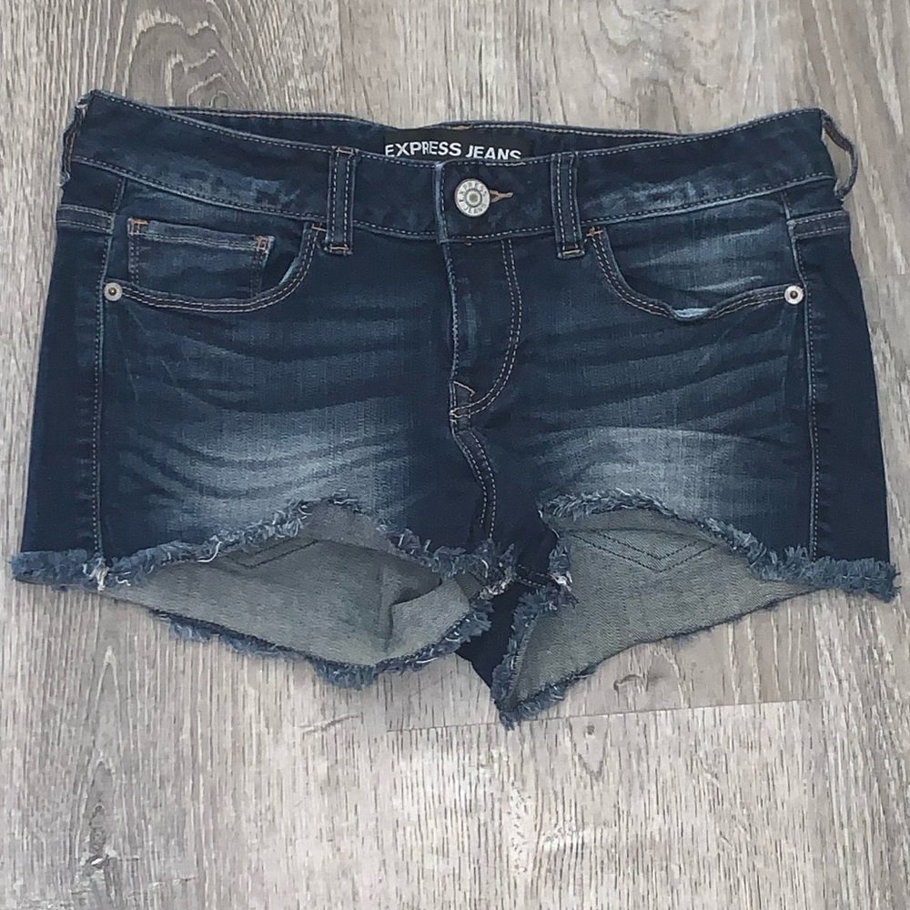 Express like NEW shorts